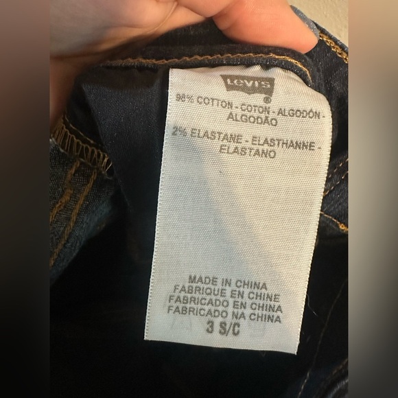 Levi Women’s 535 Legging Denim - Picture 4 of 5